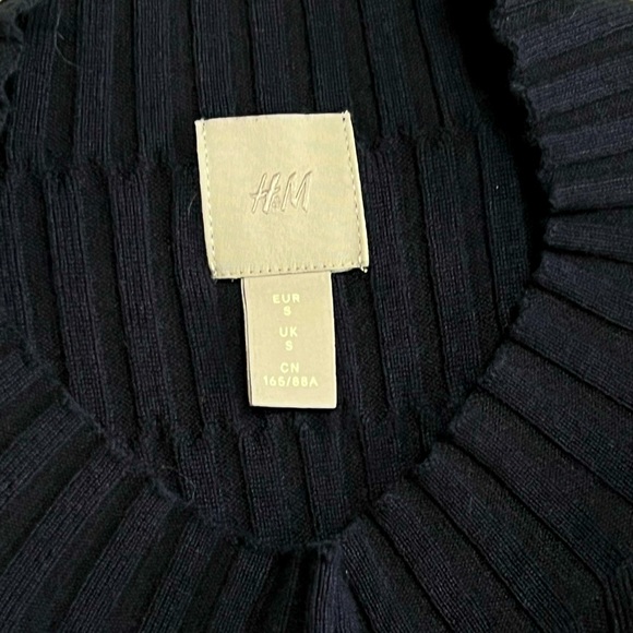 H&M Premium Top & Skirt Set - Picture 5 of 6